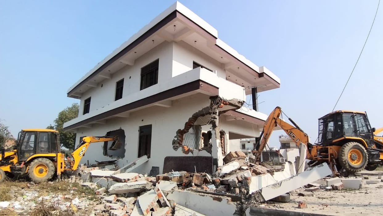 Atik's sharp shooter Abid, Gurung Akbar's house