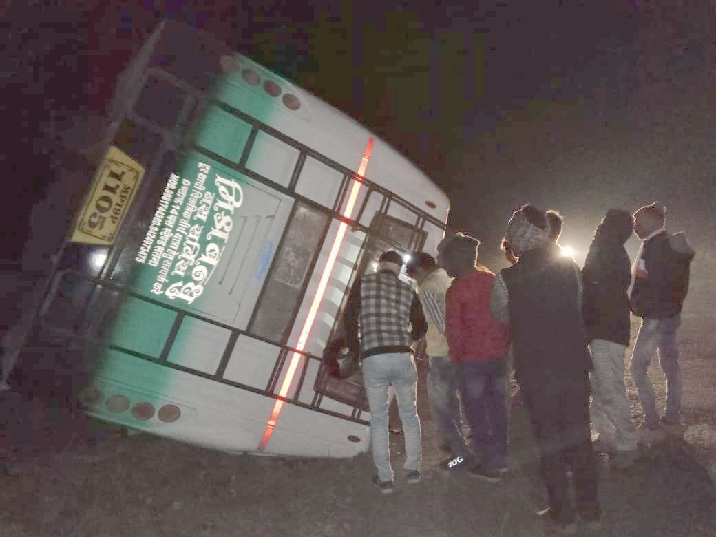 Bus overturned in valley, driver dies