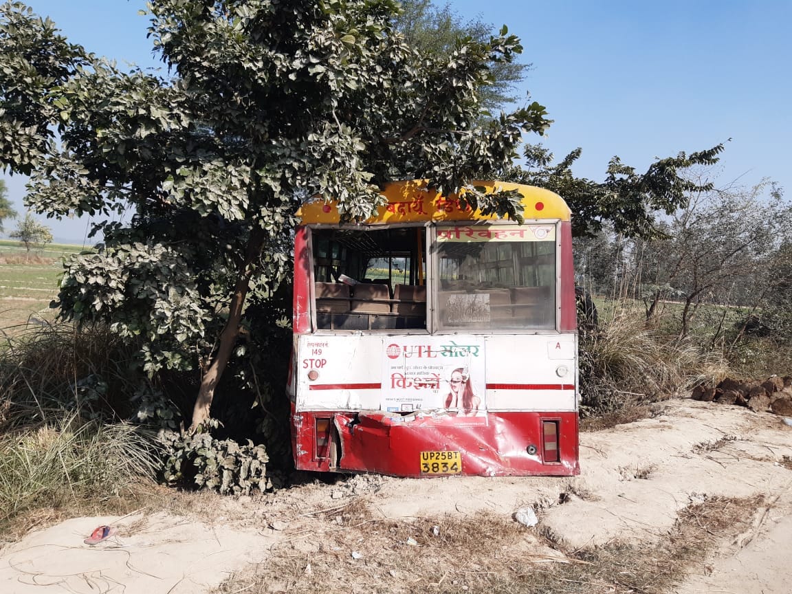 six person injured in road accident