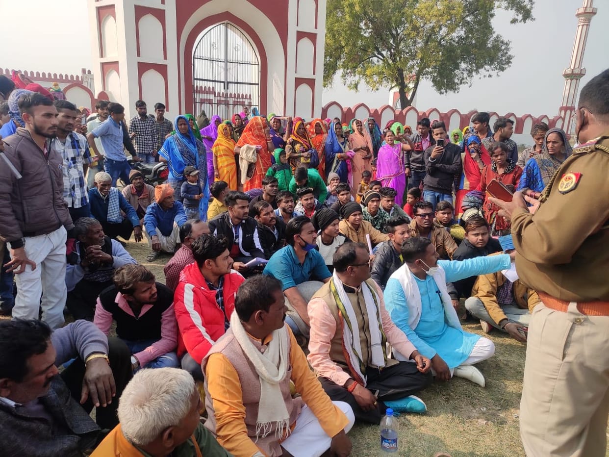 Pasi society gave a sit-in to arrest the accused