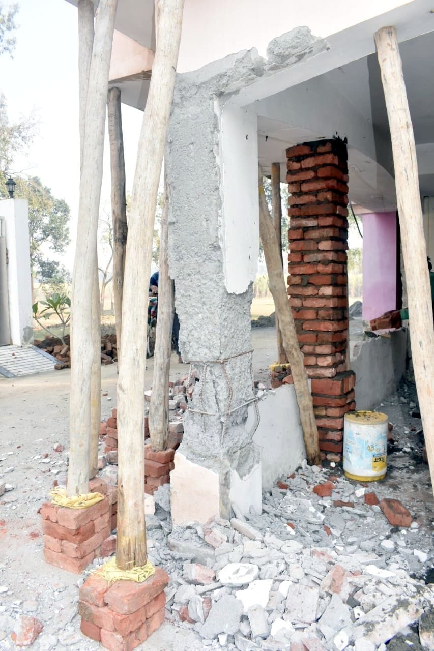 A three-storey building built on a pillar without wiring