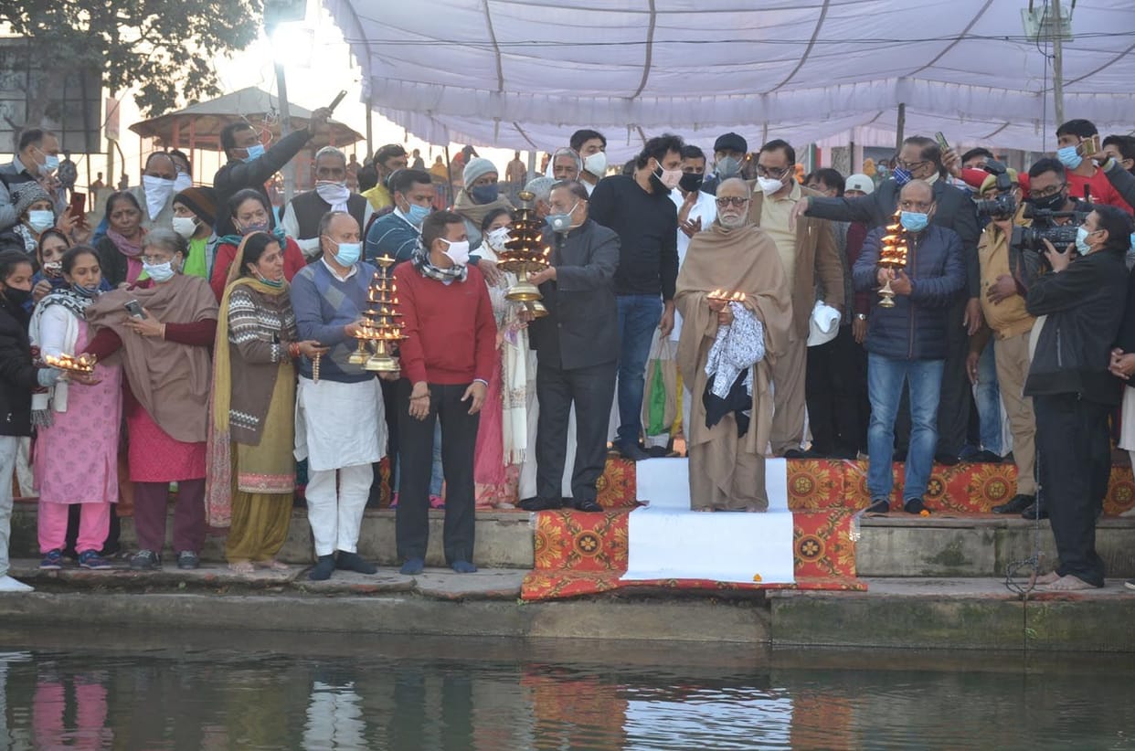 Morari Bapu performed Maa Ganga Aarti in Shukatirtha