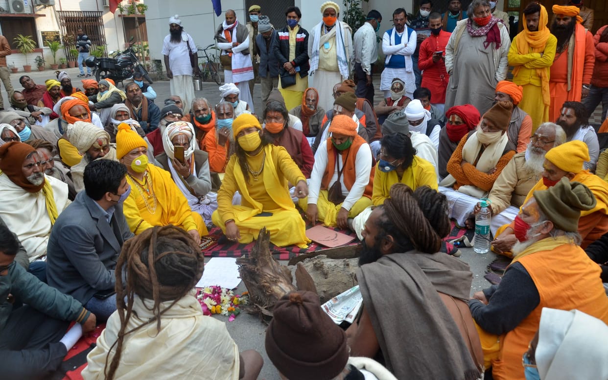 Battle over the sand: Saints and pilgrims over land allotment