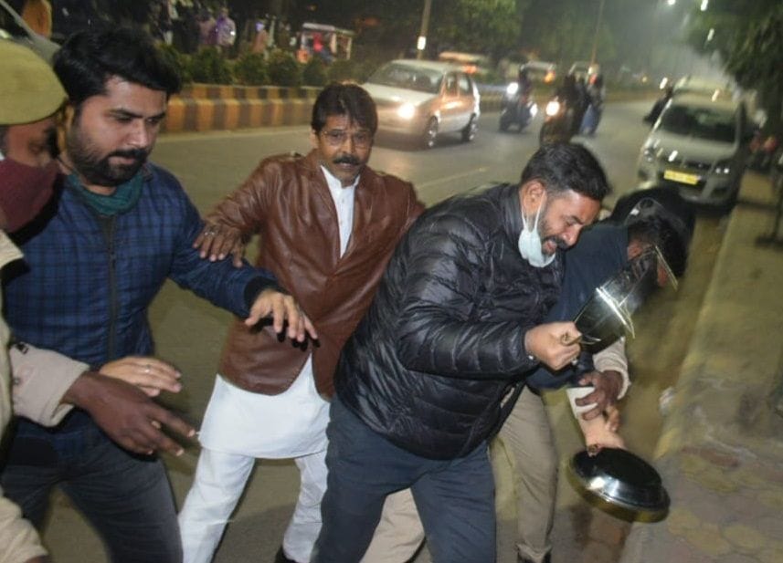 Congressman arrested for playing the plate at MP's house in protest against agricultural law