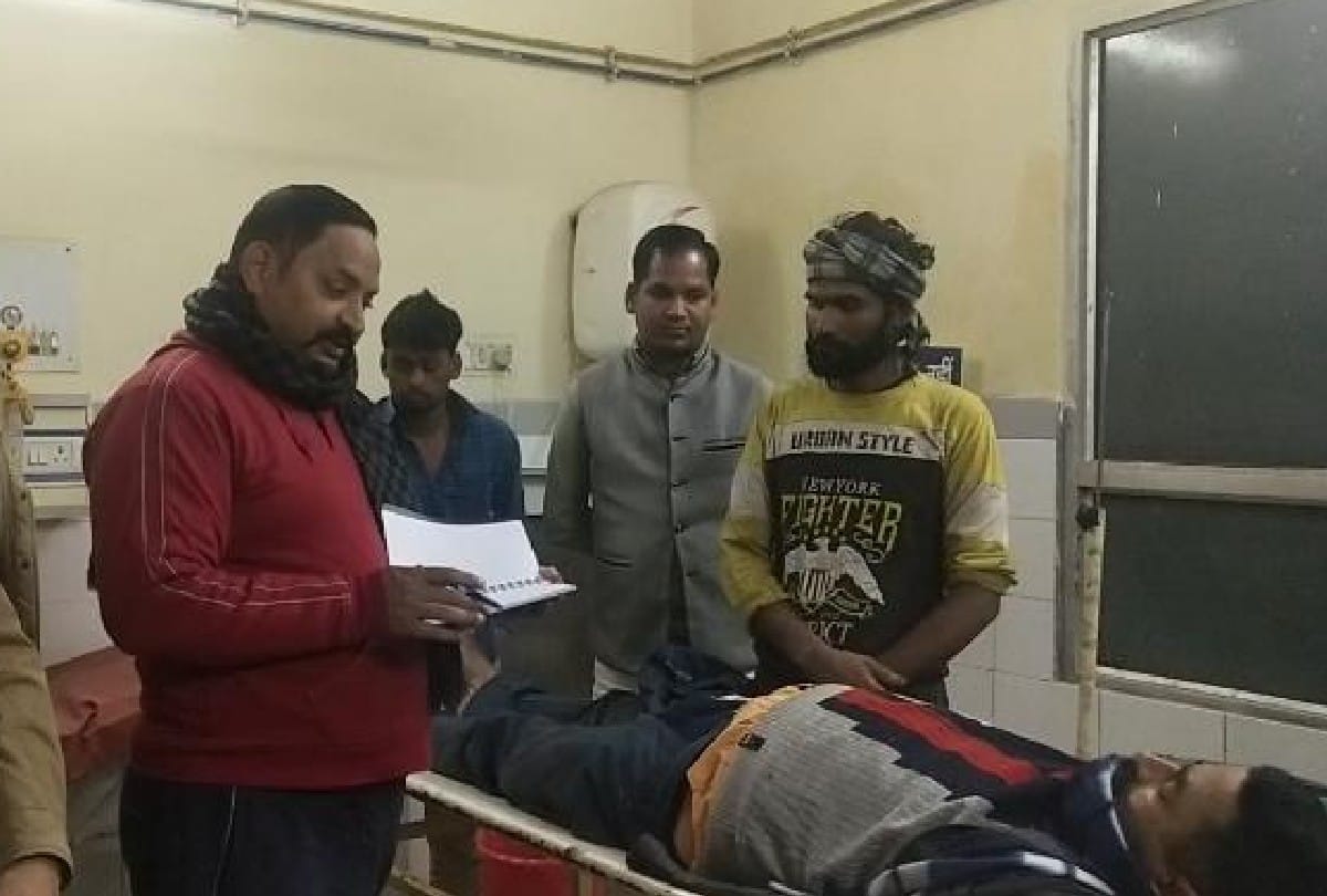 dhaaba owner shot injured by two young man in etah