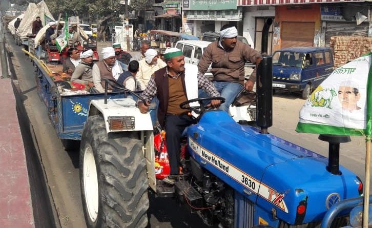 Farmers left for Ghazipur border with tractor trolley