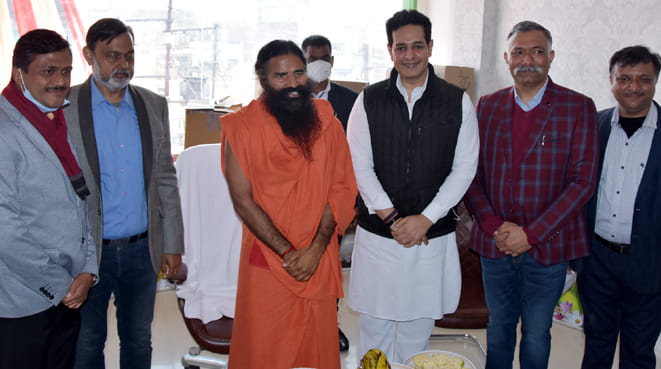 Removal of middle road, deadlock should end: Ramdev