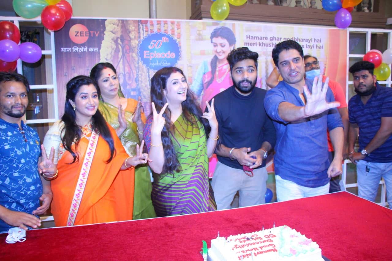 Zee TV new show Apna Time Bhi Aayega and Hamari Wali Good News has complete 50 episodes amar ujala organized Consumer Connect activities for these shows