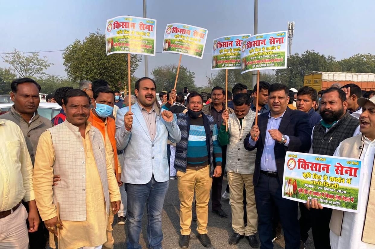 Noida police stop farmer on boarder