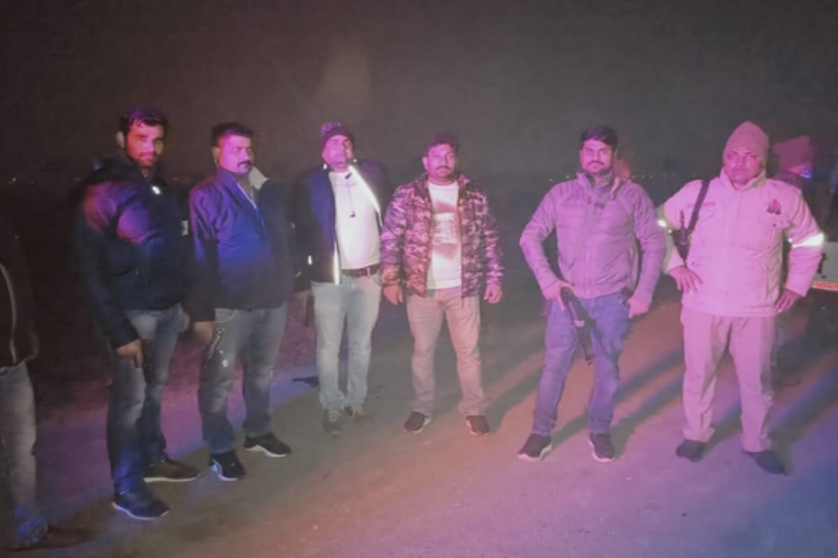 25 thousand prize crooks injured in encounter, fellow also arrested