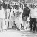 जौनपुर में एक चुनावी रैली के दौरान पैदल जनसंपर्क करते पूर्व प्रधानमंत्री स्व. अटल बिहारी वाजपेयी।
