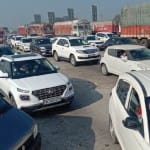 केएमपी एक्सप्रेस वे पर लगी वाहनों की कतार।