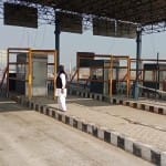 केएमपी पर किसानों ने टोल किया मुफ्त।