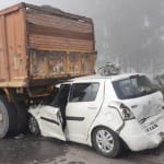 बटाला में धुंध में आपस में टकराए वाहन।