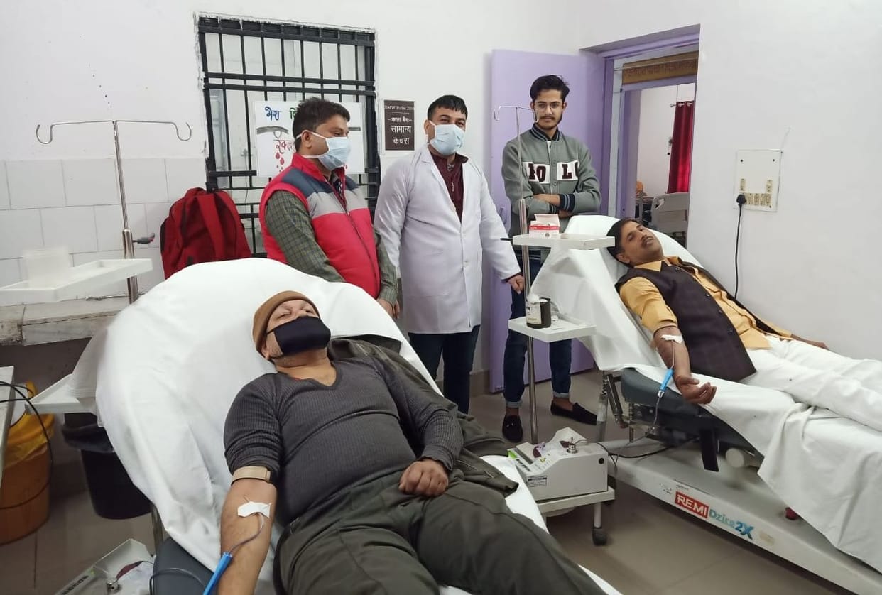 Helpless helpers help, saved lives by giving blood