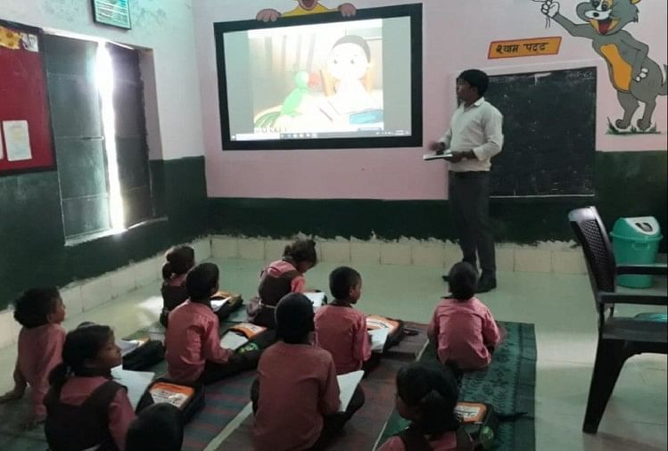 Exclusive:अब पढ़ाई के साथ बच्चों को दिखाया जाएगा कार्टून, बहुत खास है इसकी  वजह - Student Of Government School Will Reading From Cartoon Characters By  Cms Software - Amar Ujala Hindi News