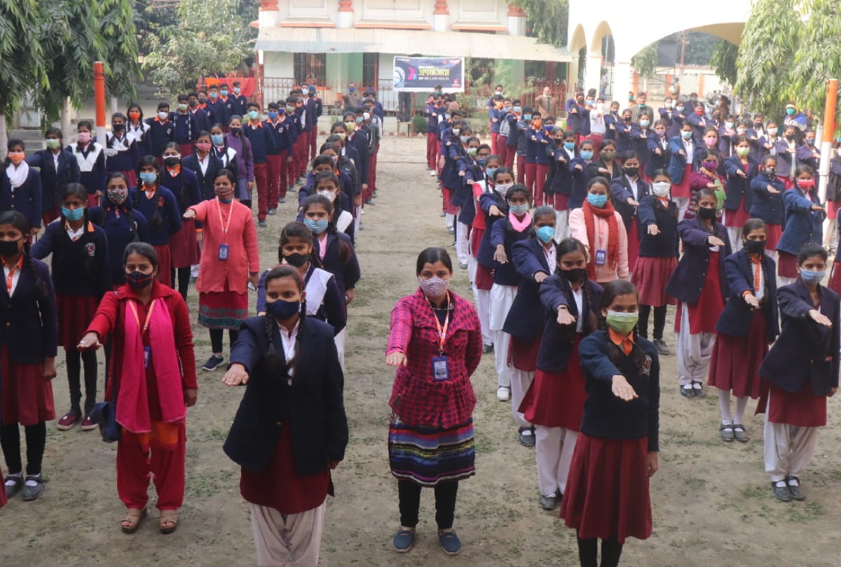 Amar Ujala Aparajita 100 Million Smiles Campaign program organized in MP Senior Secondary Mangaladevi Temple