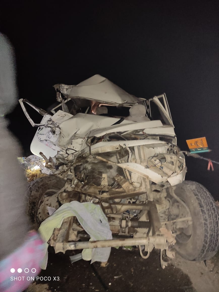 Truck and Bolero collide, one dead and three injured