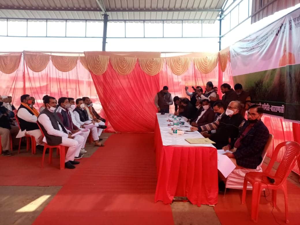 farmers listening to PM Modi in 'Kisan Samvad program' on 8 blocks of Varanasi