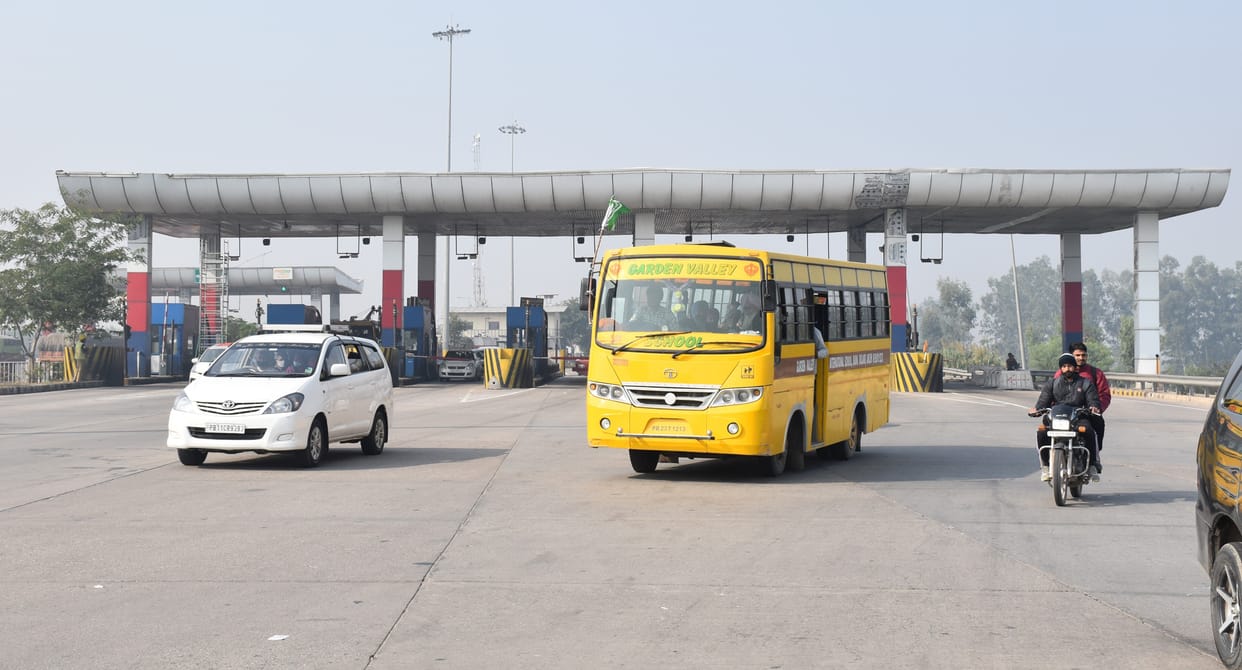 Farmers to encamp today at toll plaza, declaration of tax-free for three days