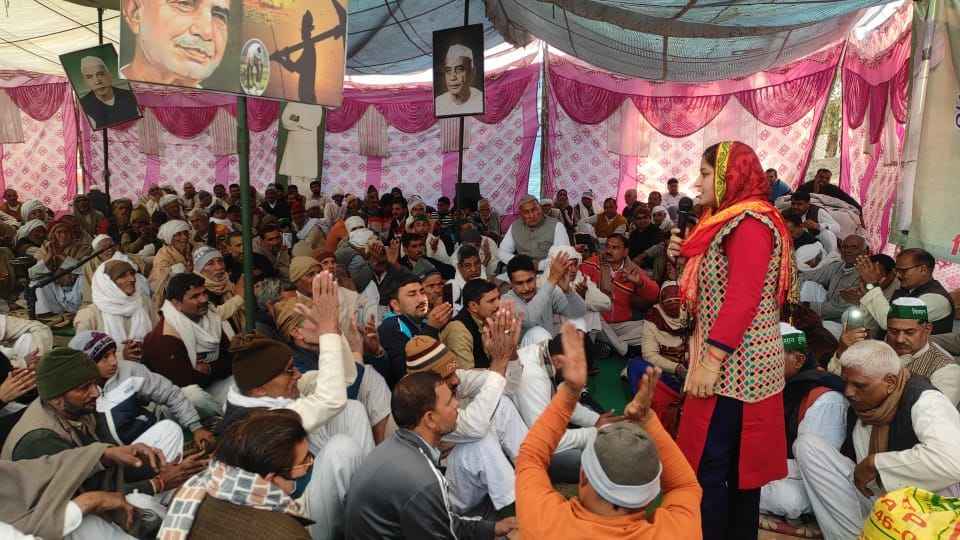 Women gave support, said, if the farmer is there then our country and existence