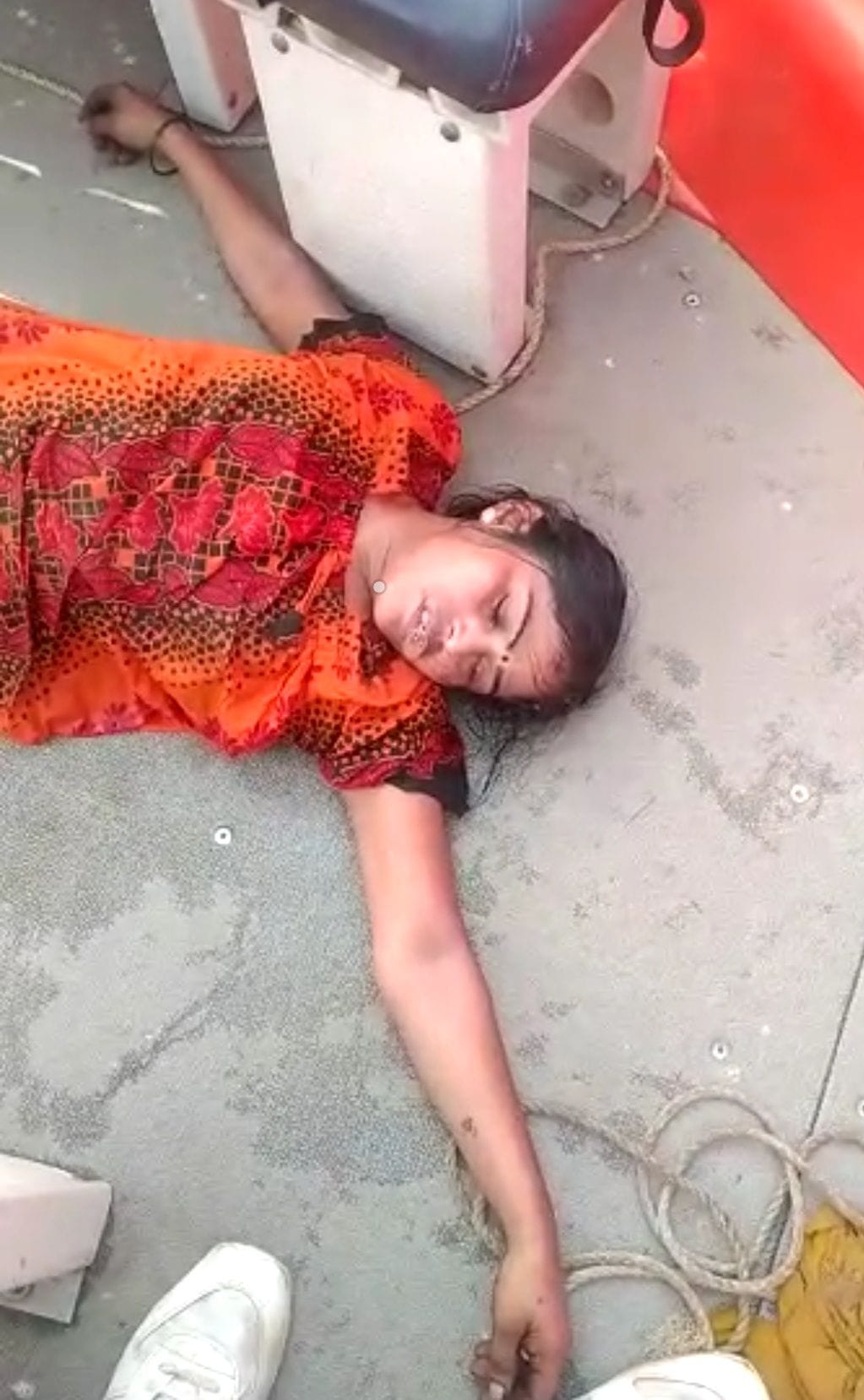 Angry with husband, jump in Yamuna with daughter, death