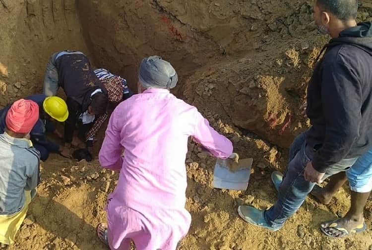 Two Labourers Die In Soil Mound Collapse In Fatehabad of Haryana