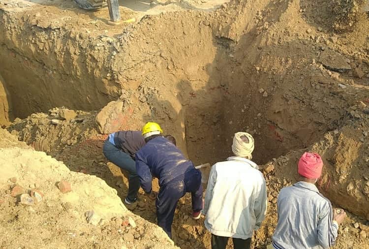 Two Labourers Die In Soil Mound Collapse In Fatehabad of Haryana