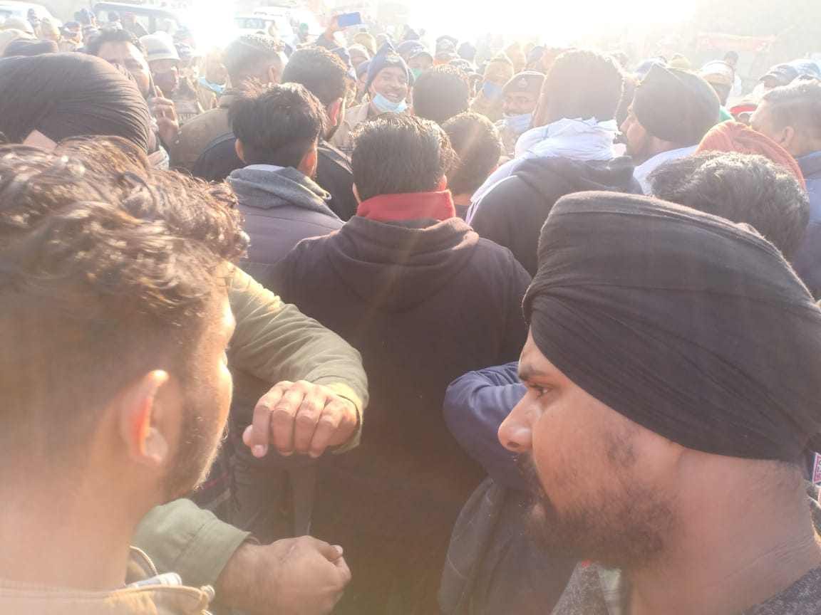 kisan andolan in uttarakhand news: udham singh nagar kisan delhi march, police force deployed at rampur border seen photos