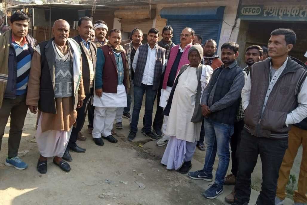 Farmers got angry due to non-purchase of paddy, siege of Agro branch