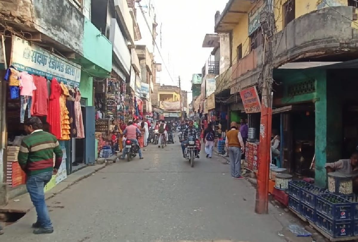 DM court order for road widening by breaking 50 Illegal possession houses and shops