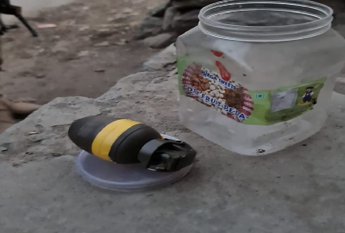 TERROR ASSOCIATE ARRESTED IN TRAL kashmir EXPLOSIVE SUBSTANCE RECOVERED