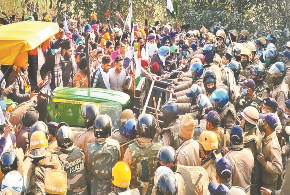 kisan andolan in uttarakhand: Angry Farmers Fight With Police in Udham singh nagar see Photos