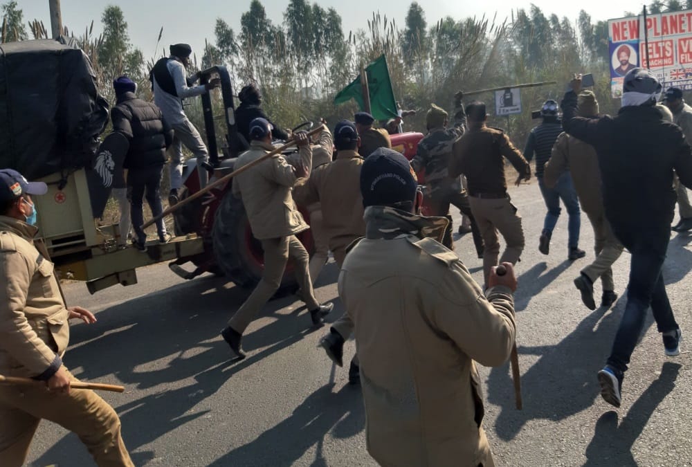 kisan andolan in uttarakhand: Angry Farmers Fight With Police in Udham singh nagar see Photos