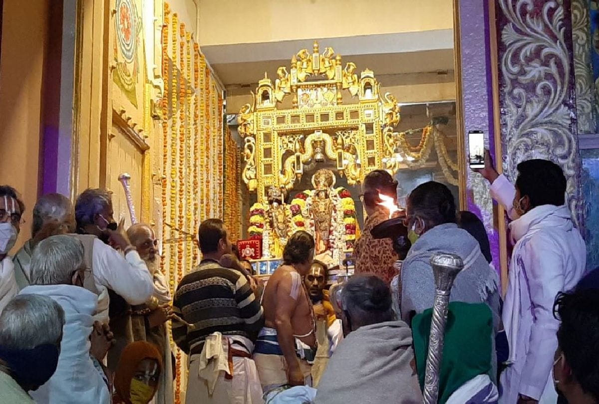 Vaikuntha Ekadashi 2020: Devotees Reach Rangnath Temple Vrindavan
