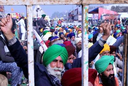 सिंघु बॉर्डर पर प्रदर्शन करते किसान