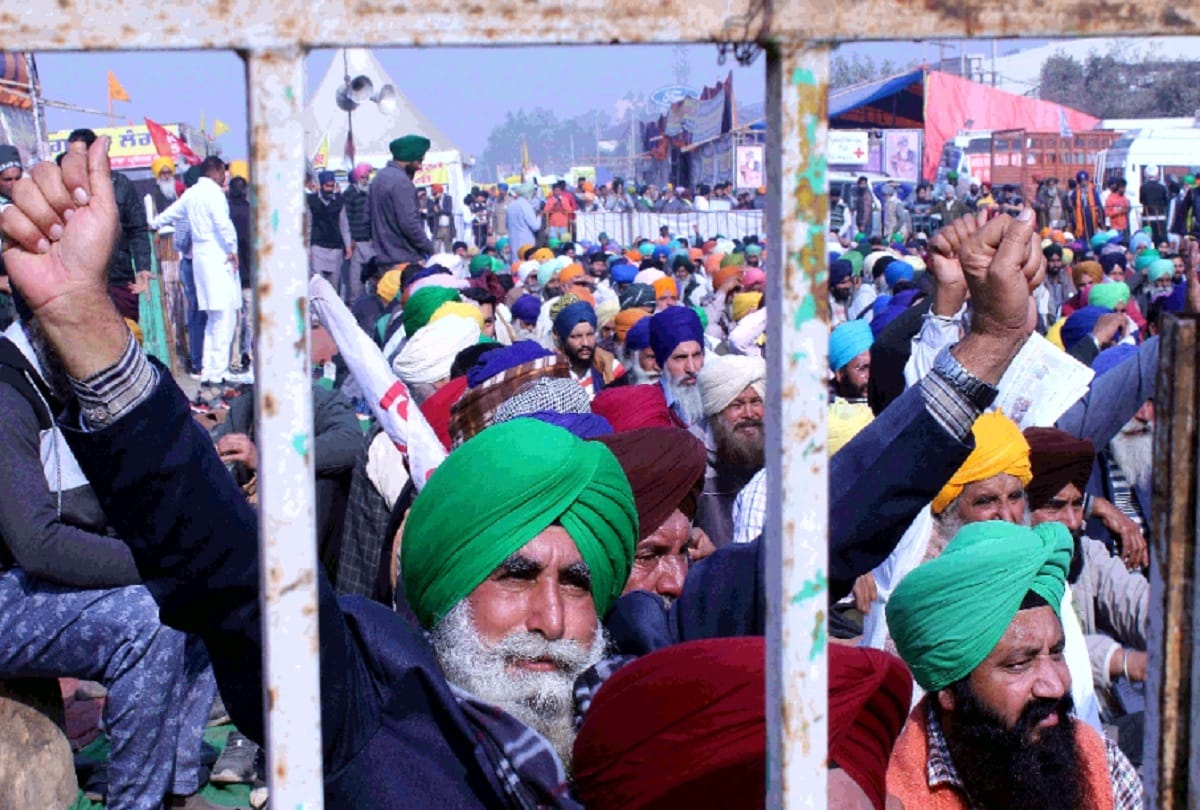 Despite the falling mercury, the number of farmer supporters on the borders of Delhi increased