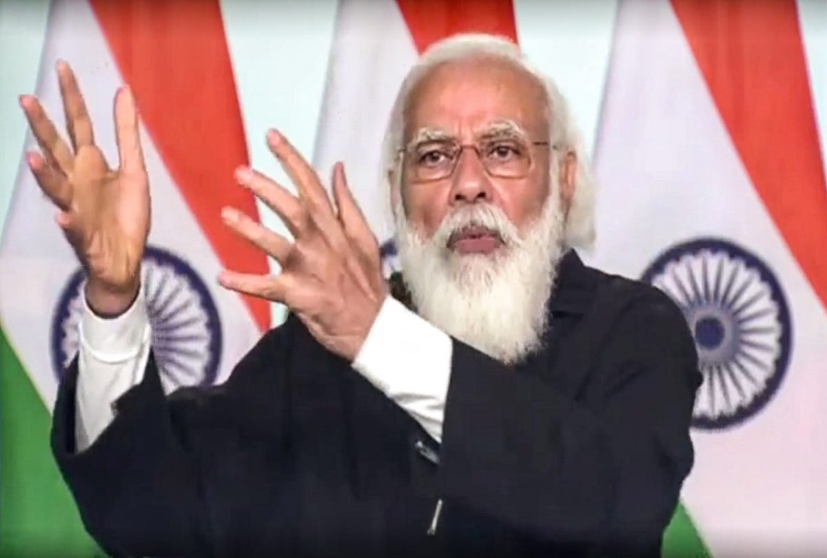 On occasion of beginning of PM Jan health Modi wore dress pheran