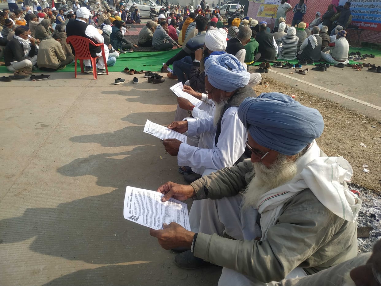 Farmers stay still for the second day, toll free
