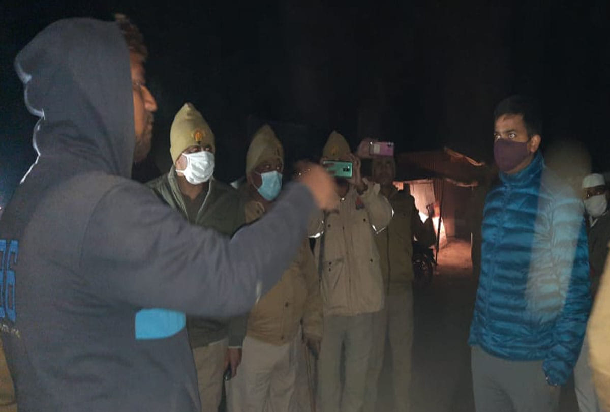 Former head shot with supporters, student died