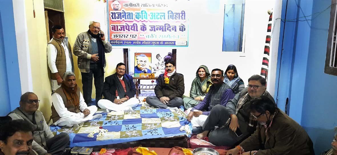 vo sevak kah rahe khud ko magar lagate shikaaree se