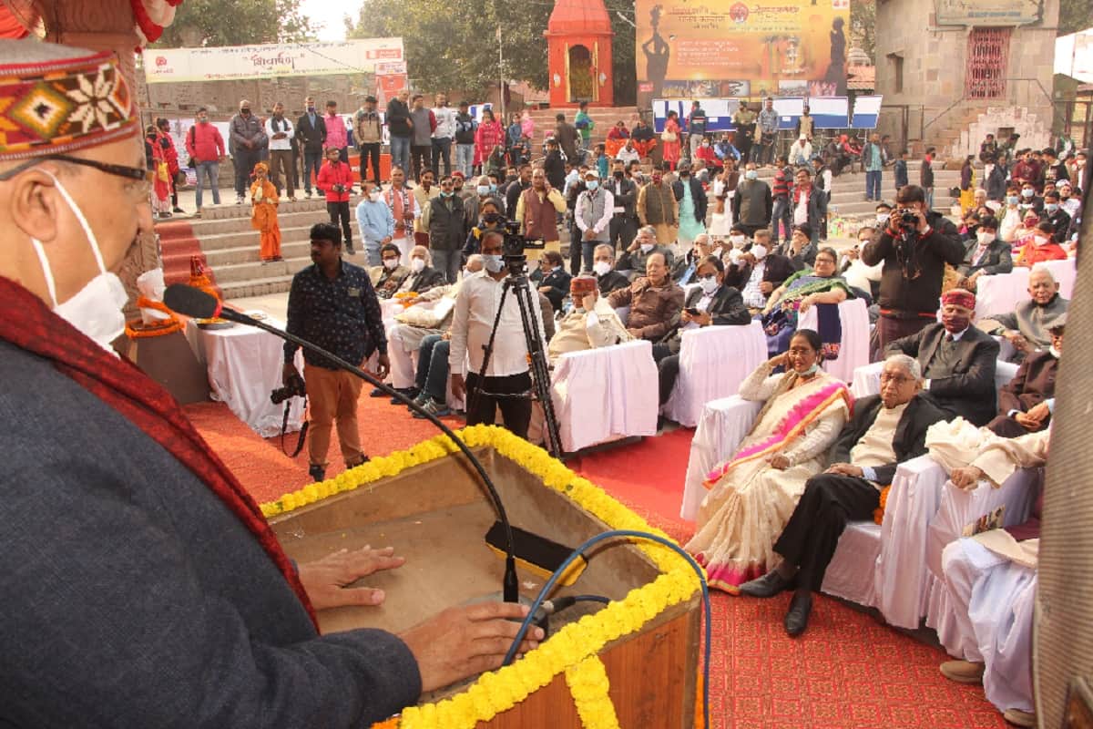 Malaviya Jayanti Mahamana garden illuminated with lamps special aarti at Assi Ghaat Varanasi