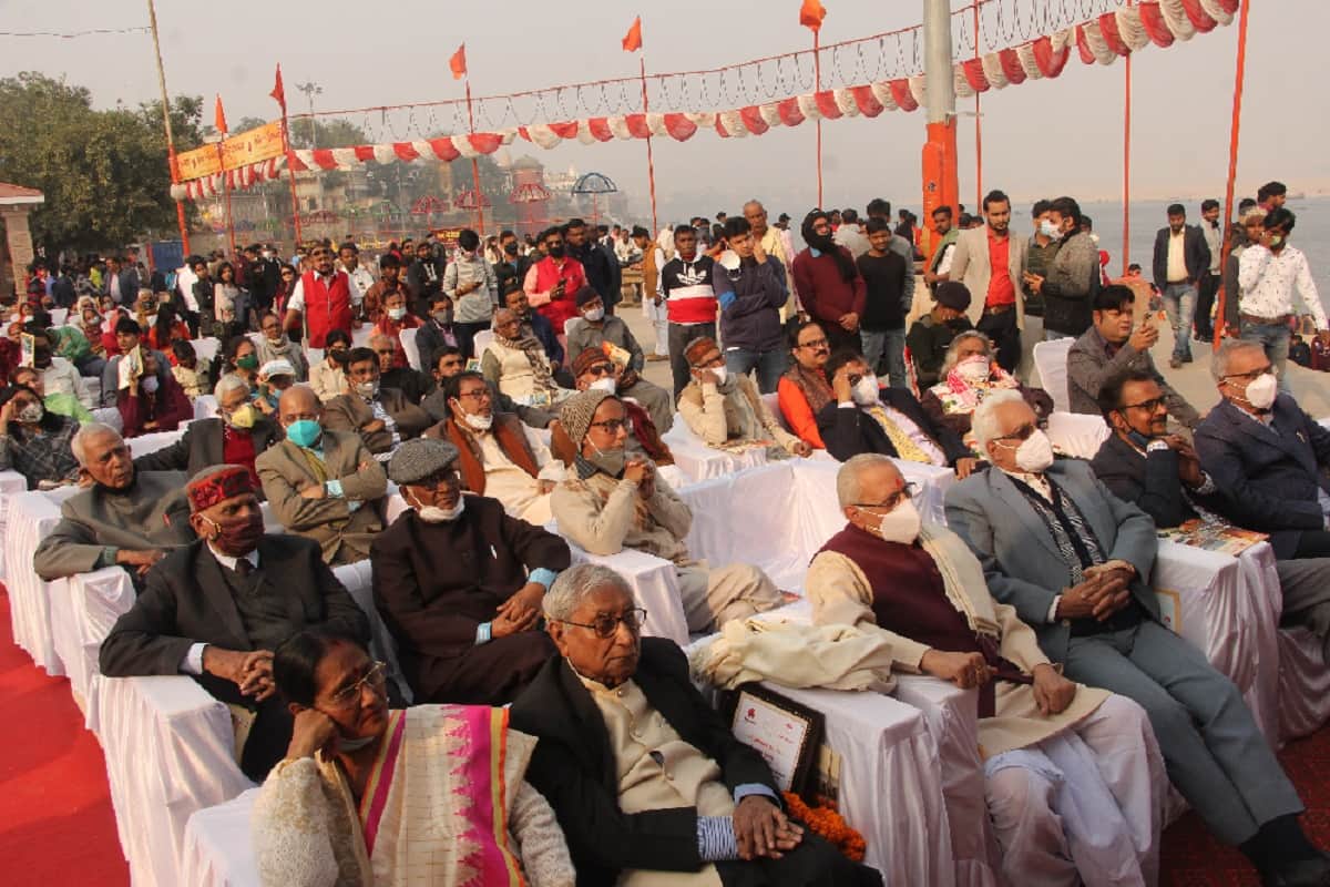 Malaviya Jayanti Mahamana garden illuminated with lamps special aarti at Assi Ghaat Varanasi