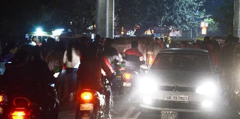 Traffic continues in front of Butler Plaza, traffic jam on Red Gate