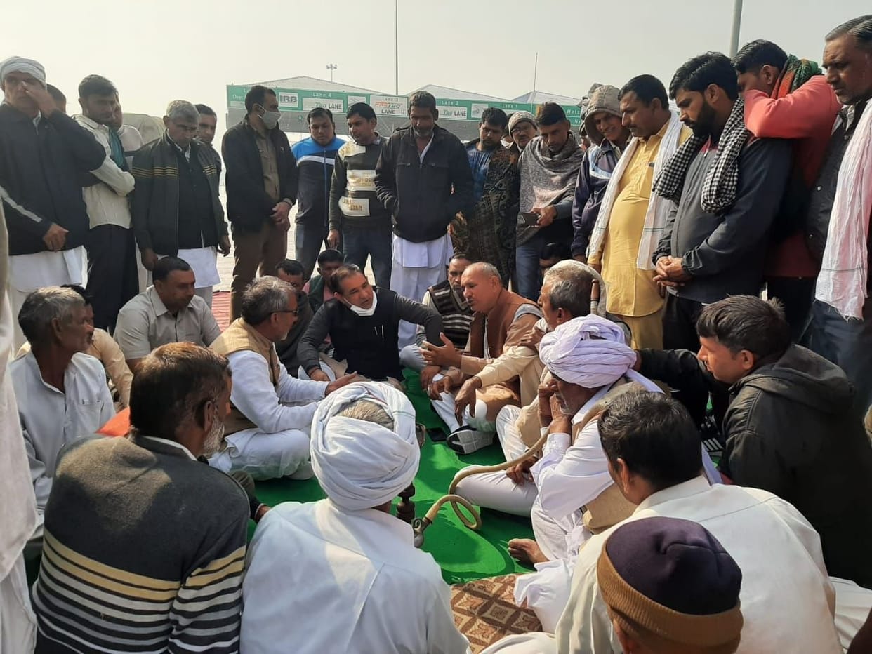 farmer protest continue, toll free