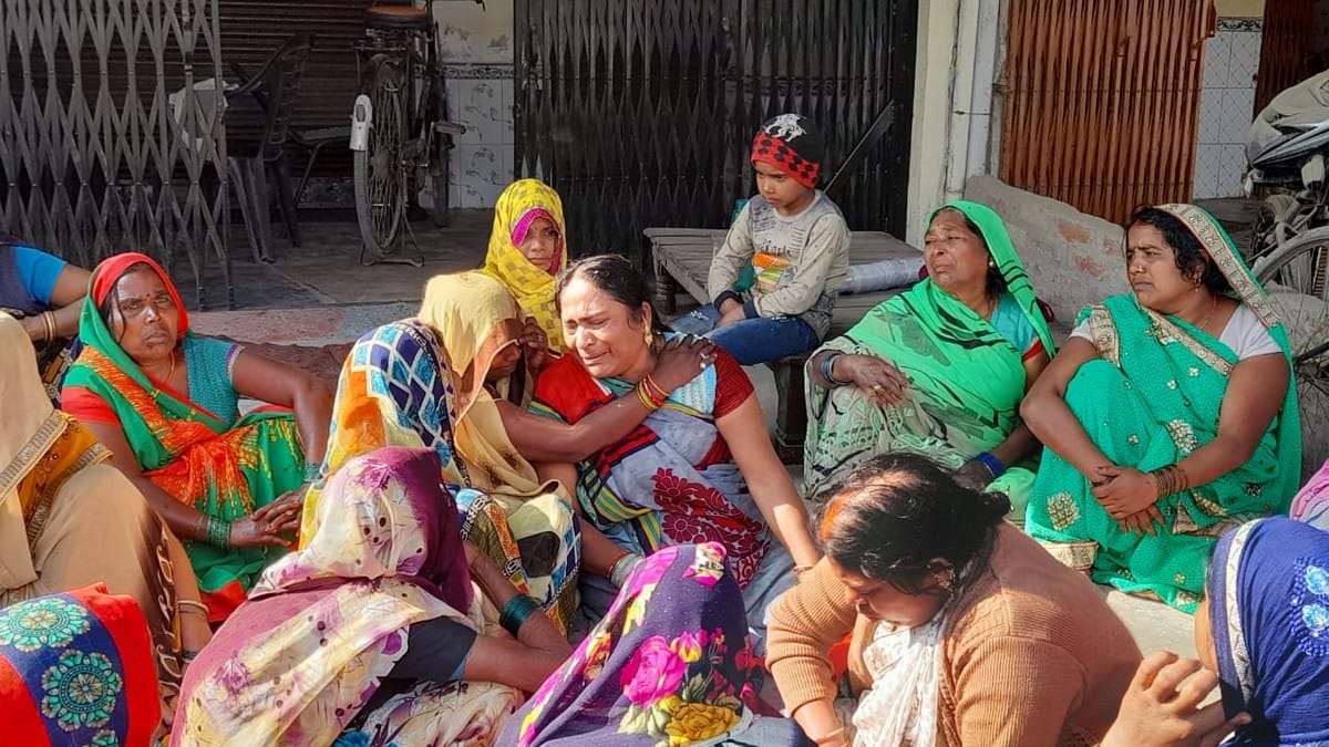 Saraf died hit by trailer dead body was dragged along the trailer for 300 meters in jaunpur up