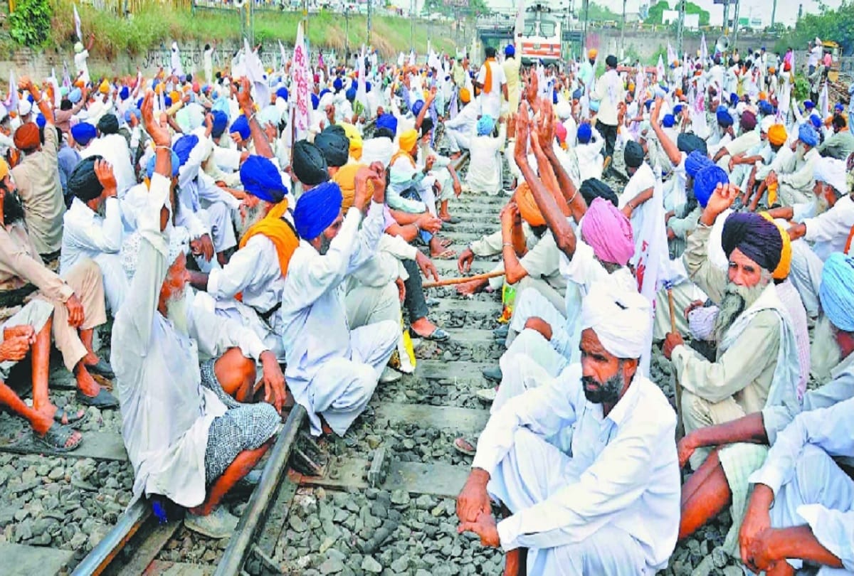 2400 crore loss to railways due to farmers protest