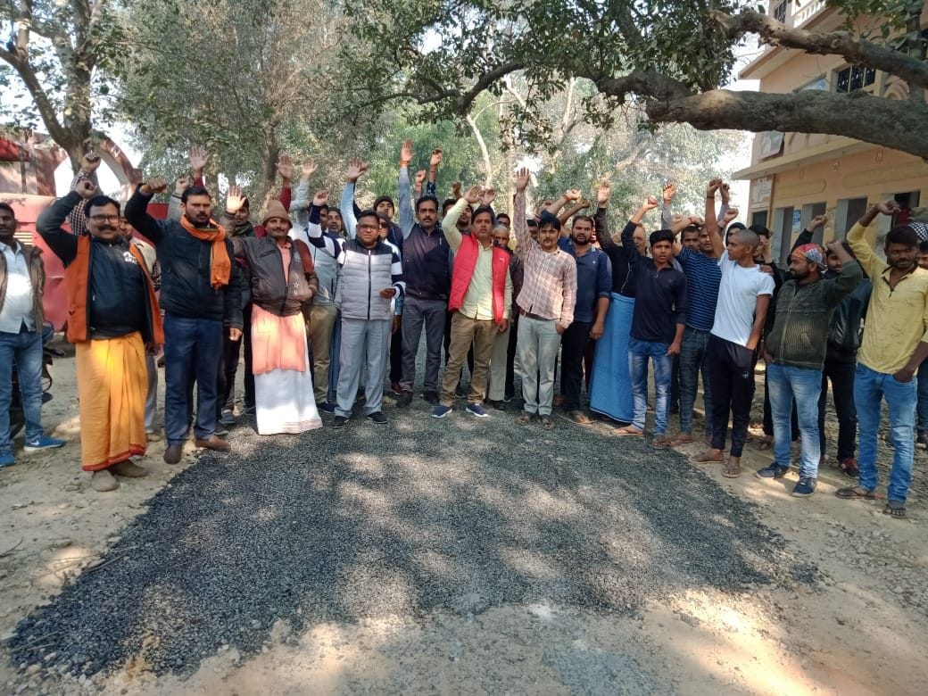 Villagers rallied against poor road construction, stopped work