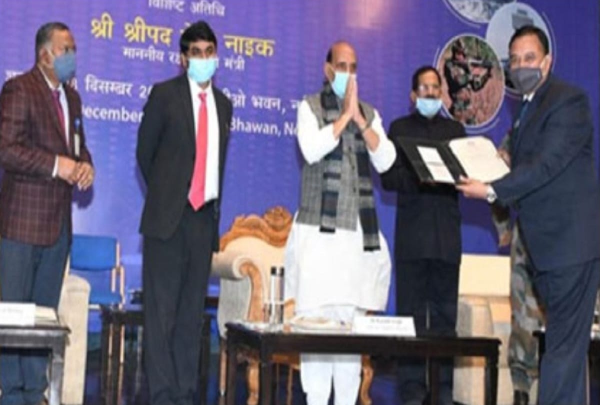 Dr. Hemant Kumar received Scientist of the Year Award