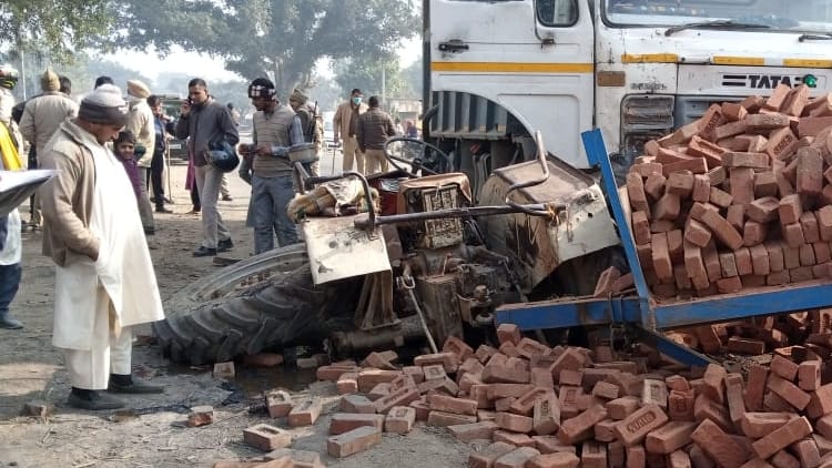 Father-son injured in tractor-trolley and dumper collision